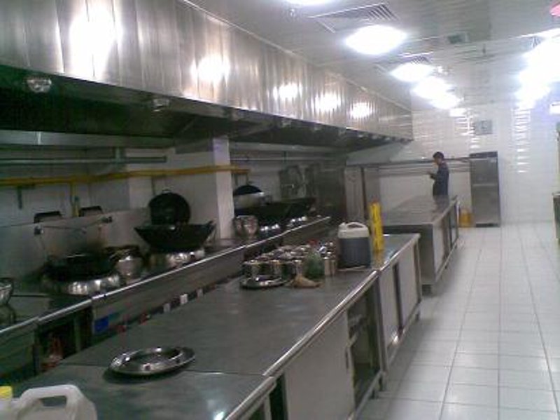 在选择商用厨房设备时,我们常常会面对多种品牌和型号的选择。今天就让我们通过比较,一起看看市场上几个主流品牌的优缺点。